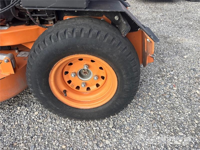 Scag V-Ride II Advantag 4x2 Stand-On 36 in Lawn Mower Kosiarki ogrodowe
