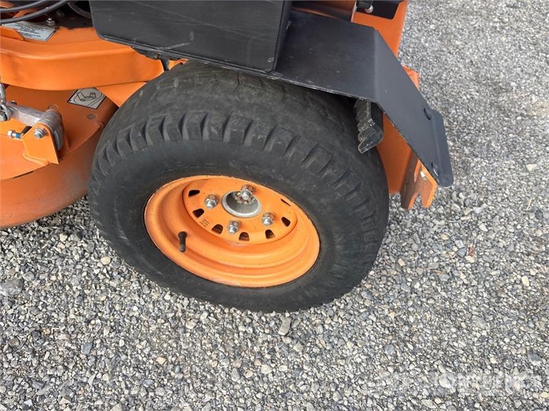 Scag V-Ride II Advantag 4x2 Stand-On 36 in Lawn Mower Kosiarki ogrodowe