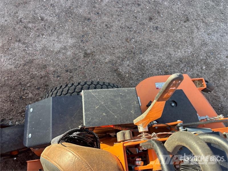 Scag V-Ride II FX 4x2 Stand-On 61 in Lawn Mower Reitermäher