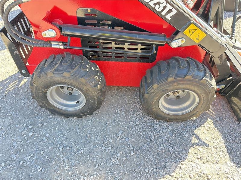 SDLOOL SL-323TZ Mini Skid Steer Loader (Unused) Lietoti riteņu kompaktiekrāvēji
