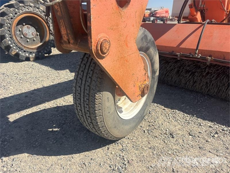 Self-Propelled Broom Sopmaskiner