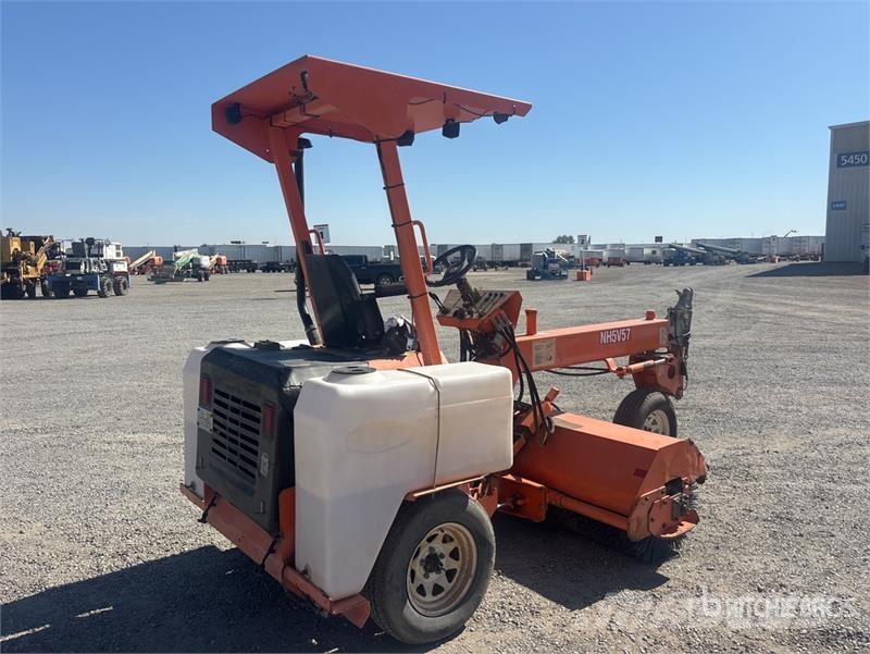 Self-Propelled Broom Sopmaskiner