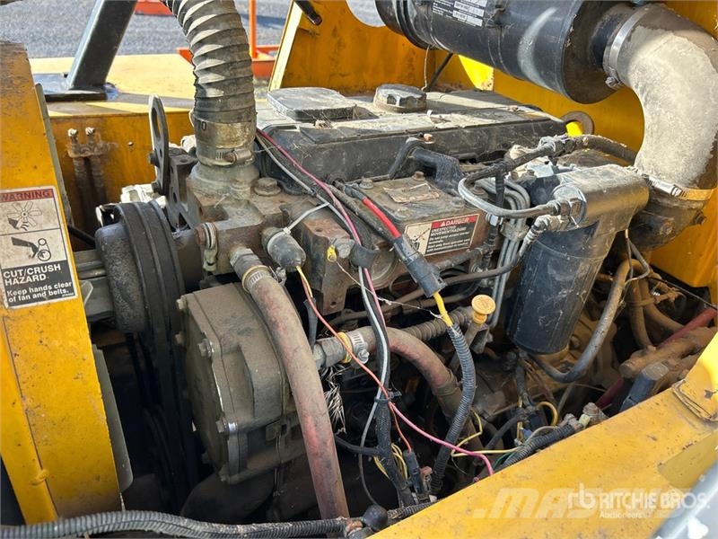 Sellick S-100PDS-2 10000 lb 4x2 Rough Terrain Forklift Vanterenski viljuškar