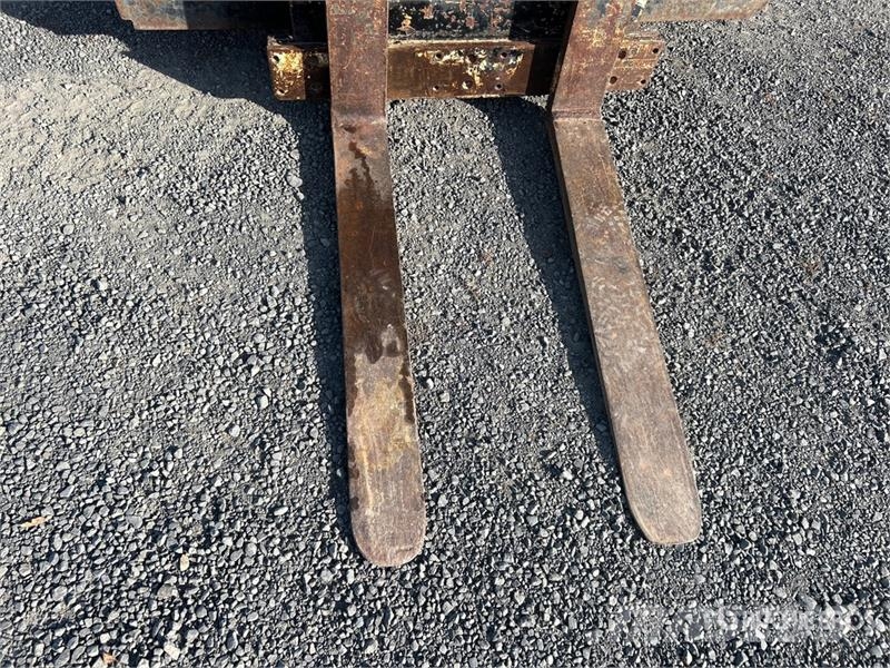 Sellick S-100PDS-2 10000 lb 4x2 Rough Terrain Forklift Vanterenski viljuškar