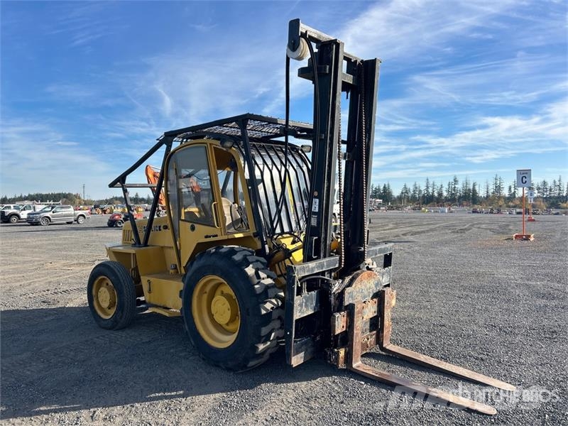 Sellick S-100PDS-2 10000 lb 4x2 Rough Terrain Forklift Vanterenski viljuškar