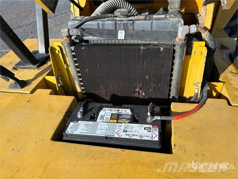 Sellick S-100PDS-2 10000 lb 4x2 Rough Terrain Forklift Vanterenski viljuškar