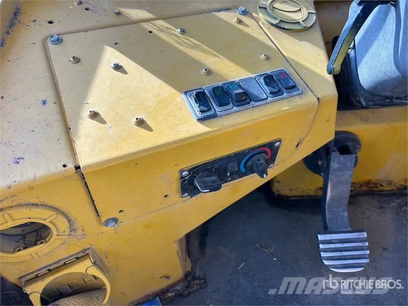 Sellick S-100PDS-2 10000 lb 4x2 Rough Terrain Forklift Vanterenski viljuškar