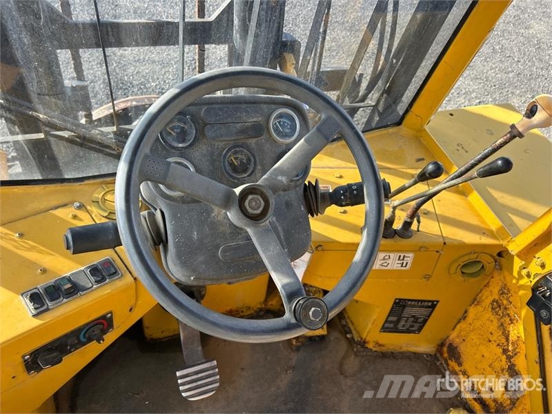 Sellick S-100PDS-2 10000 lb 4x2 Rough Terrain Forklift Vanterenski viljuškar
