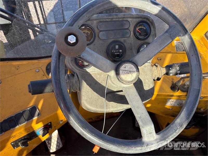 Sellick S-80 8000 lb Pneumatic Tire Forklift Autokrāvēji - citi