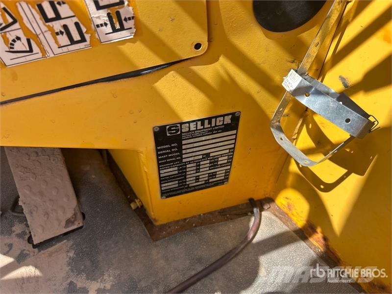 Sellick S80 8000 lb 4x4 Rough Terrain Forklift (Inoperable Vorkheftruck voor zwaar terrein
