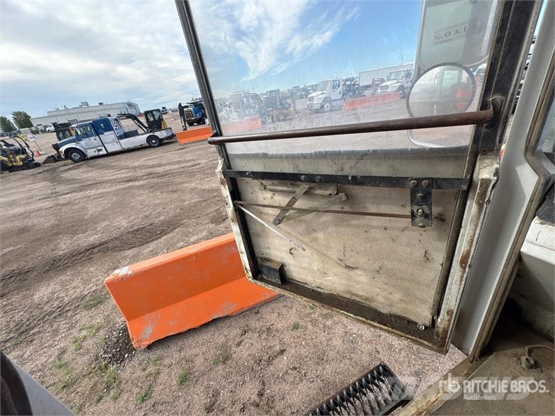 Sisu 4x2 Spotter Truck جرارات صالات المطارات