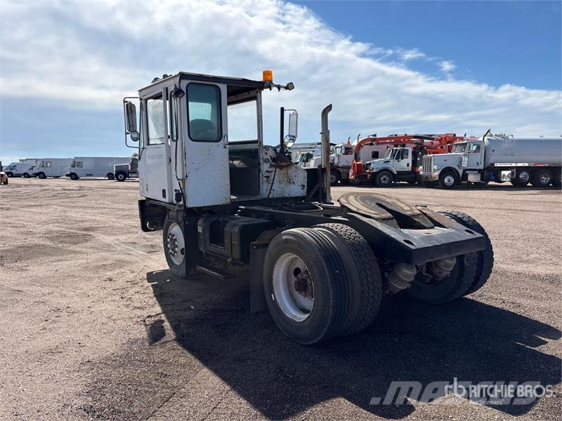 Sisu 4x2 Spotter Truck جرارات صالات المطارات