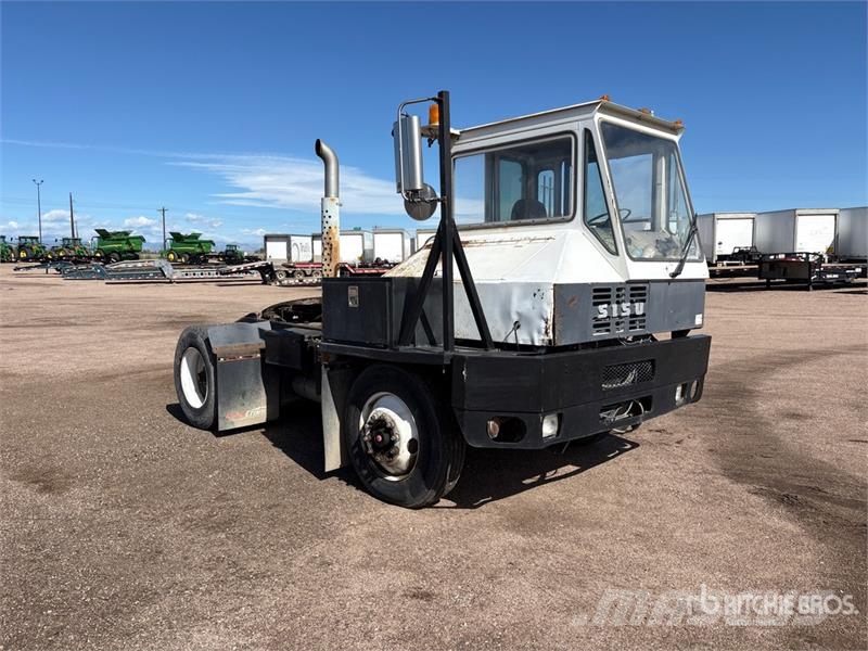 Sisu 4x2 Spotter Truck جرارات صالات المطارات