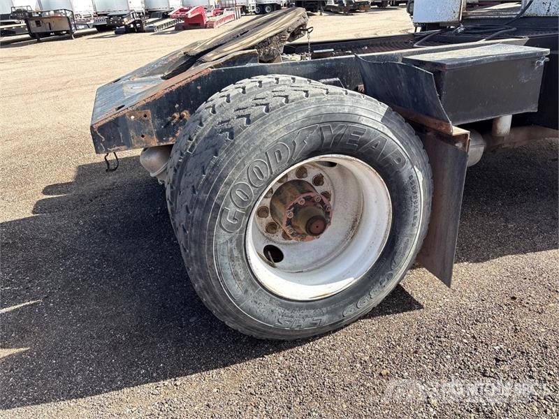 Sisu 4x2 Spotter Truck جرارات صالات المطارات