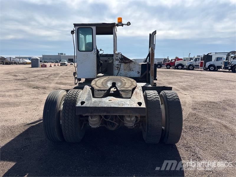 Sisu 4x2 Spotter Truck جرارات صالات المطارات