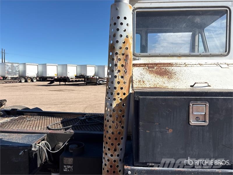 Sisu 4x2 Spotter Truck جرارات صالات المطارات