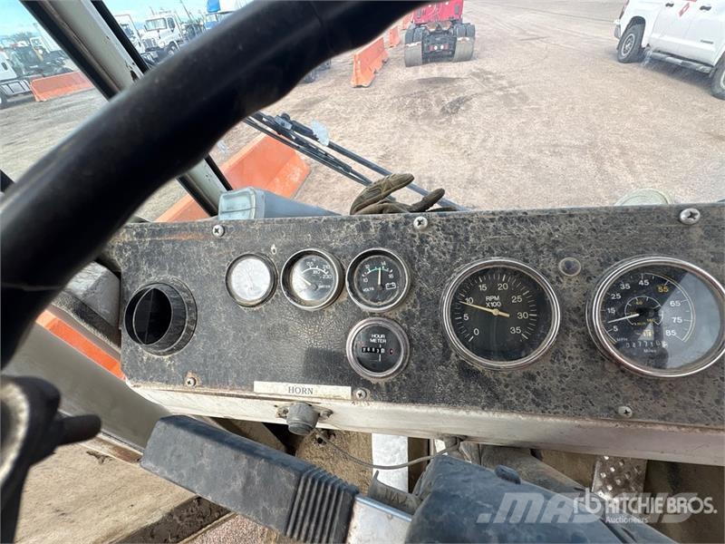Sisu 4x2 Spotter Truck جرارات صالات المطارات