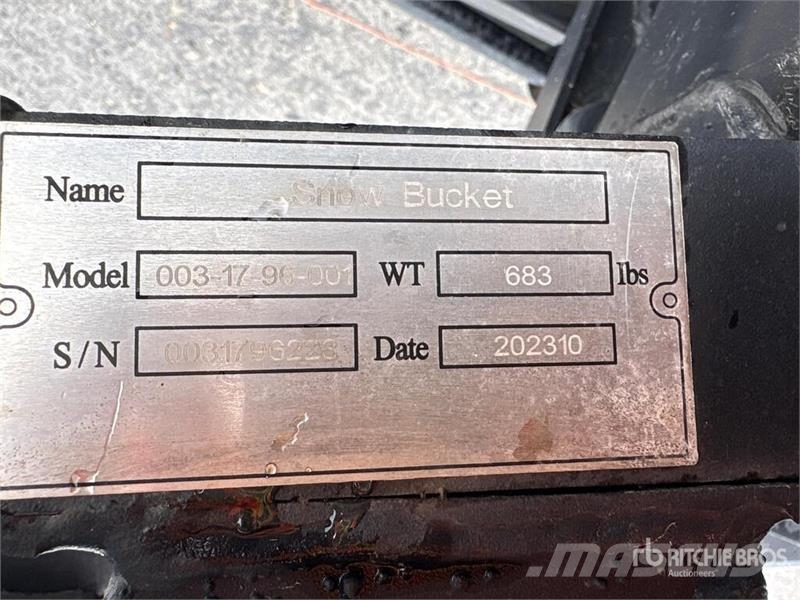  Skid Steer Snow Blade (Unused) Снігоочищувальні ножі та плуги