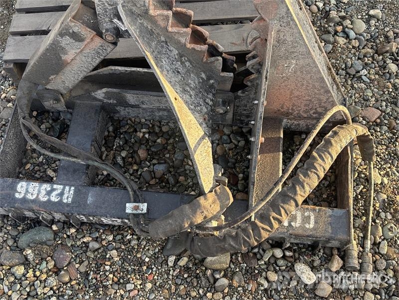 SkidPro 755-01-0001 Post Puller Skid Steer Post Pu مكونات أخرى