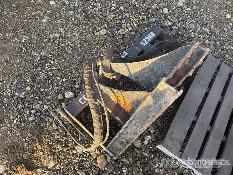 SkidPro 755-01-0001 Post Puller Skid Steer Post Pu مكونات أخرى