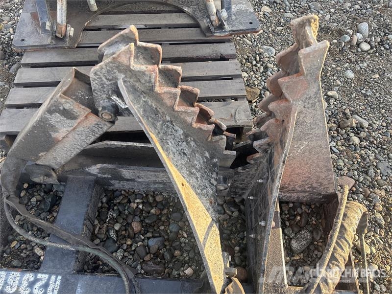 SkidPro 755-01-0001 Post Puller Skid Steer Post Pu مكونات أخرى