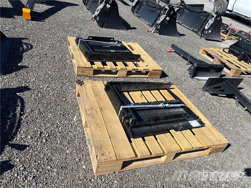  SKLP GY-XHC 24 in Mini Skid Steer Forks (Unused) شوكات