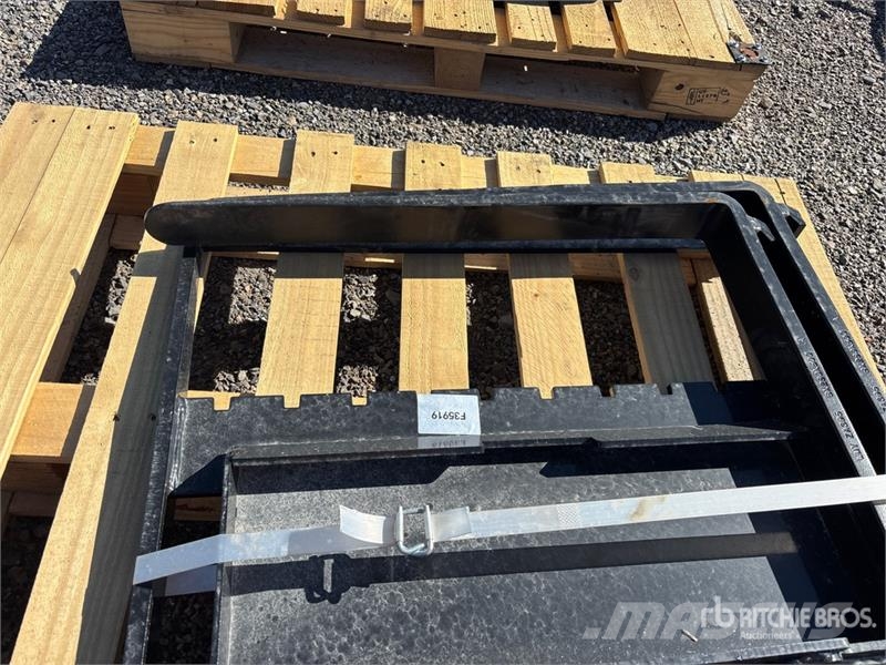  SKLP GY-XHC 24 in Mini Skid Steer Forks (Unused) شوكات