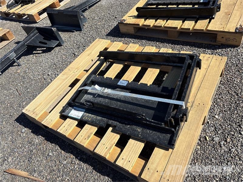  SKLP GY-XHC 24 in Mini Skid Steer Forks (Unused) شوكات