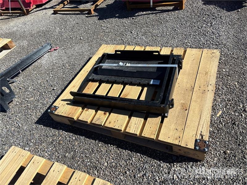  SKLP GY-XHC 24 in Mini Skid Steer Forks (Unused) شوكات