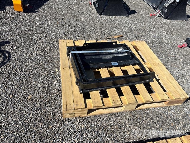  SKLP GY-XHC 24 in Mini Skid Steer Forks (Unused) شوكات