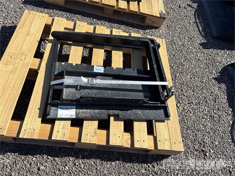  SKLP GY-XHC 24 in Mini Skid Steer Forks (Unused) شوكات