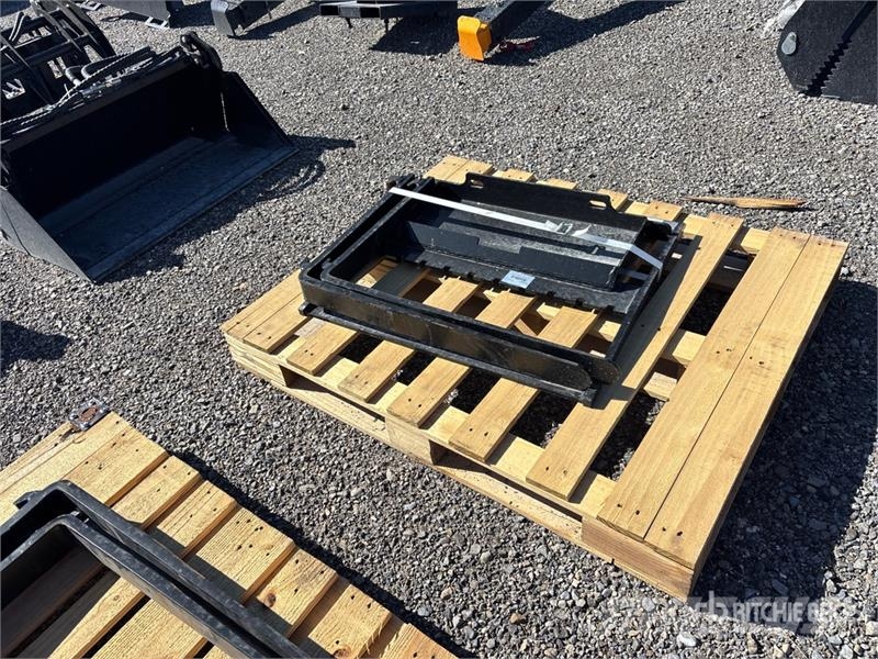  SKLP GY-XHC 24 in Mini Skid Steer Forks (Unused) شوكات