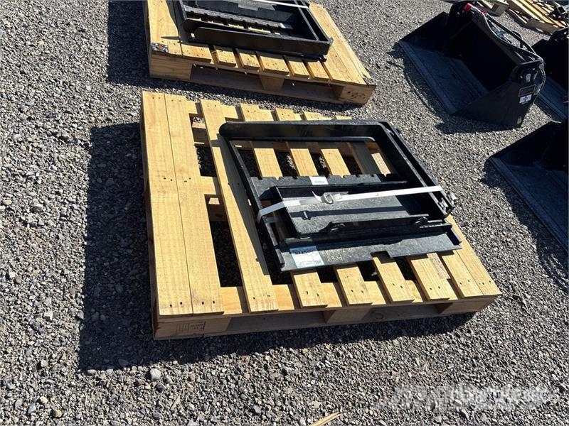  SKLP GY-XHC 24 in Mini Skid Steer Forks (Unused) شوكات