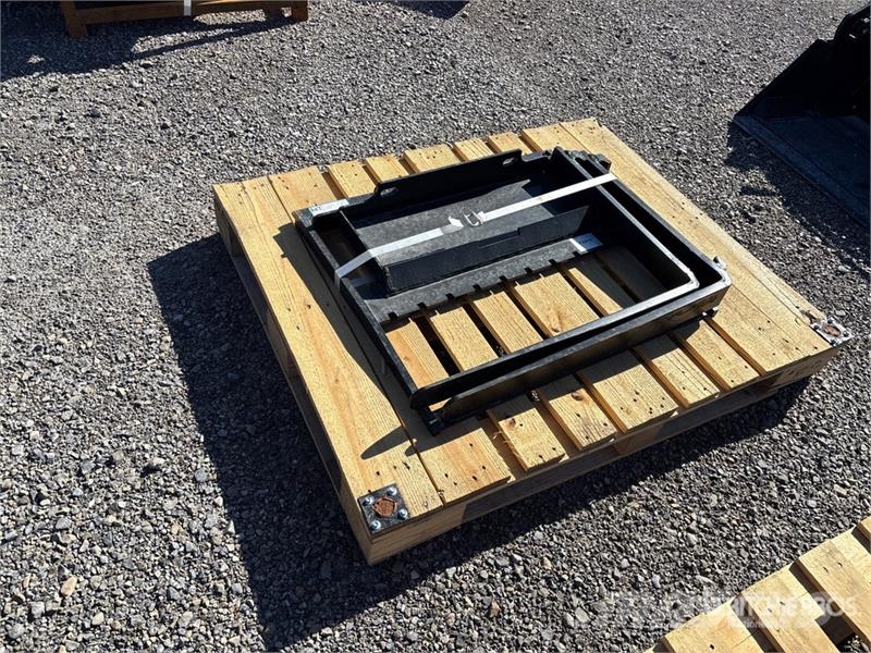  SKLP GY-XHC 24 in Mini Skid Steer Forks (Unused) شوكات