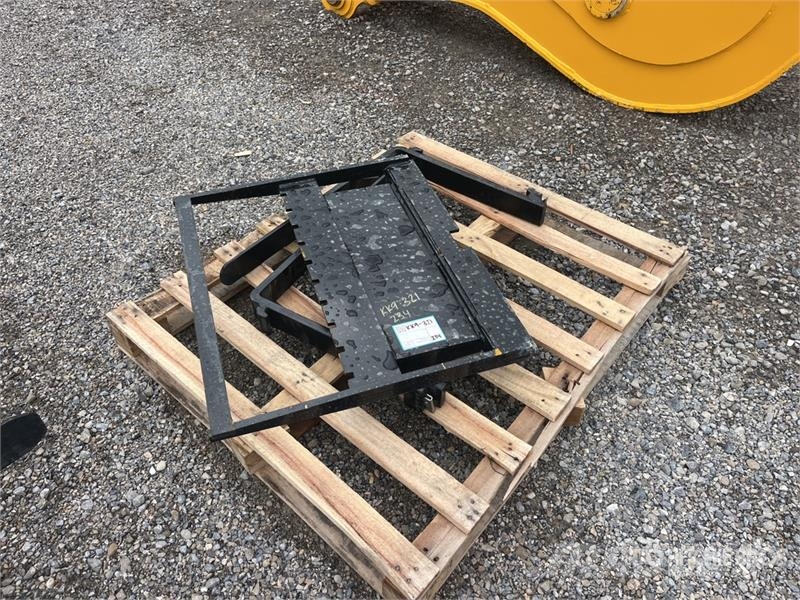  SKLP GY-XHC 28 in Mini Skid Steer Forks (Unused) شوكات