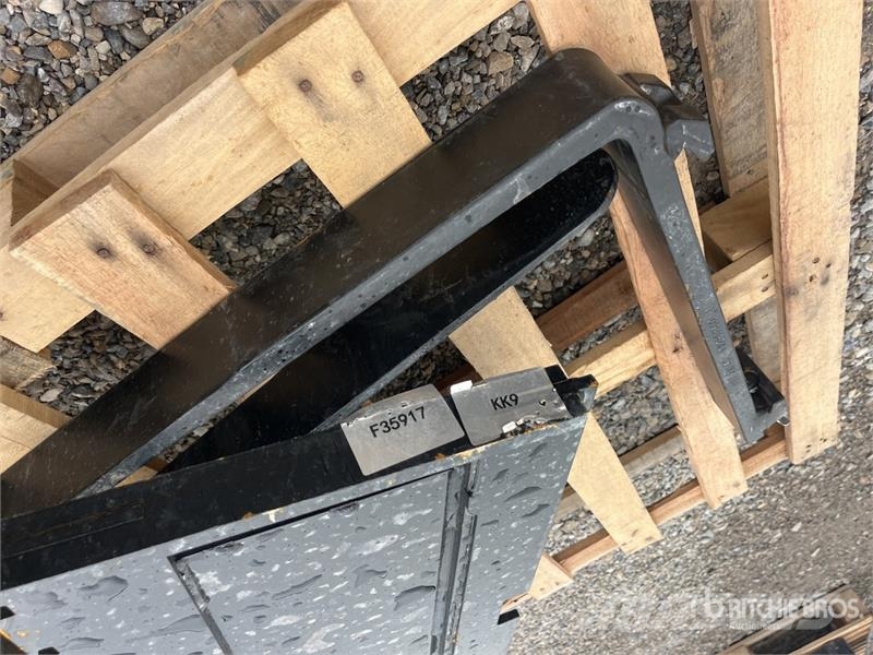 SKLP GY-XHC 28 in Mini Skid Steer Forks (Unused) شوكات