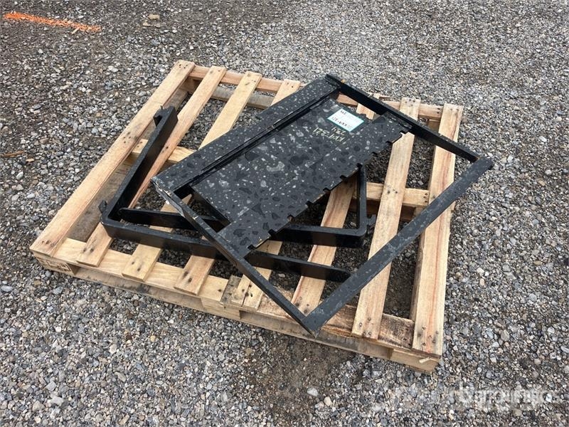  SKLP GY-XHC 28 in Mini Skid Steer Forks (Unused) شوكات