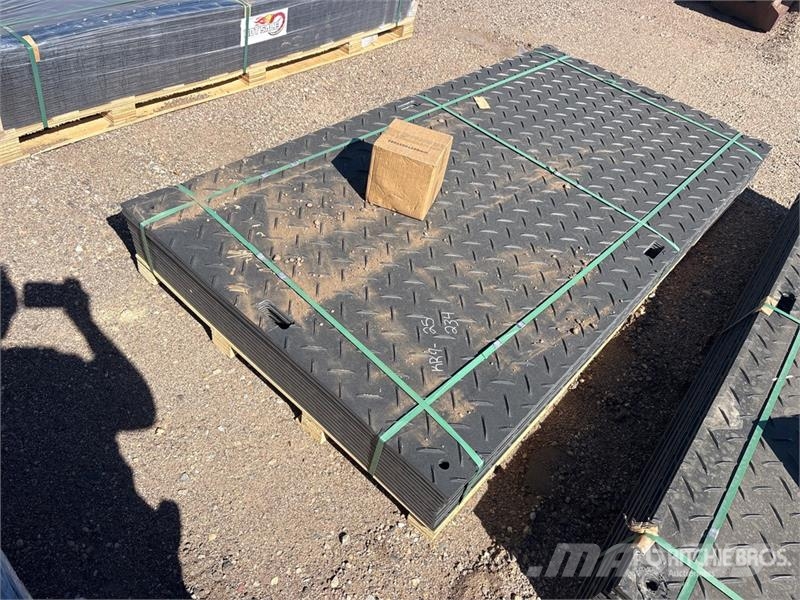  SKLP SK-LJB12 Qty of (12) ground protection mats ( Коммерческий транспорт - Другие