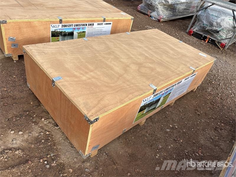 SKLP SK-S2012 20 ft x 12 ft Livestock Shelter (Unu Další stroje a zařízení pro chov zemědělských zvířat