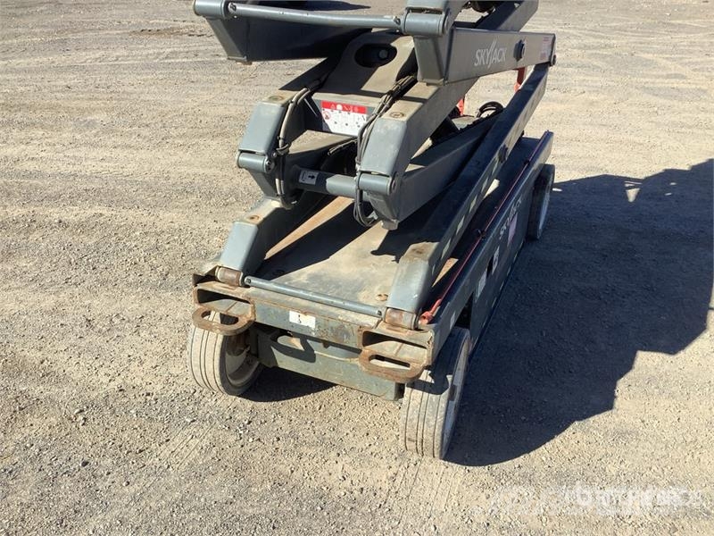 SkyJack 3226 Electric Scissor Lift Scissor lifts