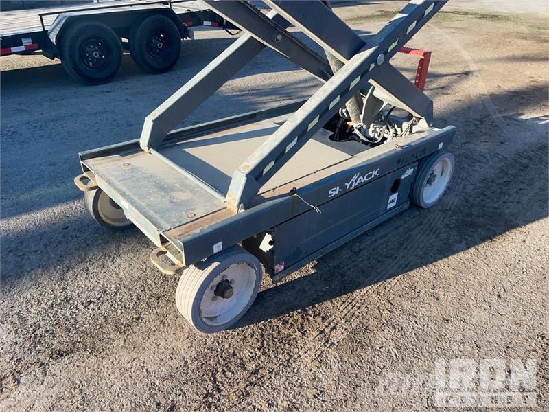 SkyJack 4632 Electric Electric Scissor Lift Scissor lifts