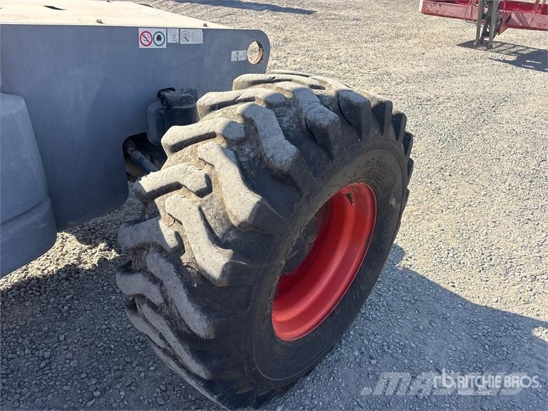 SkyJack 4WD Diesel Articulating Boom Lift Karos emelők