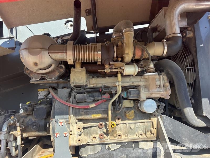 SkyJack 4WD Diesel Articulating Boom Lift Karos emelők