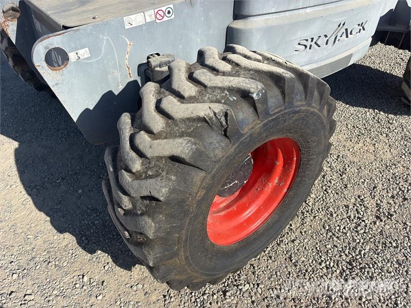SkyJack 4WD Diesel Articulating Boom Lift Karos emelők