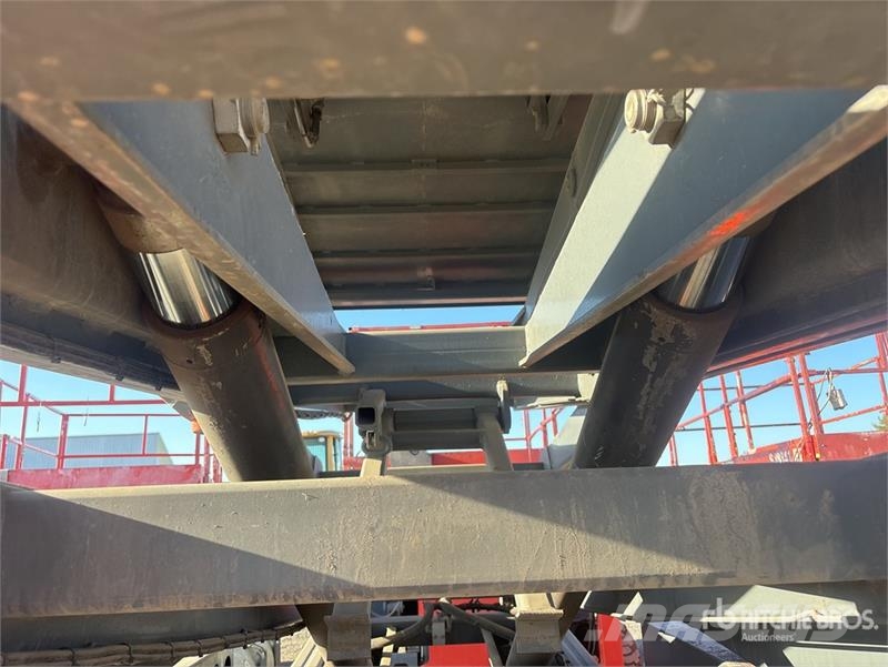 SkyJack 4x4 Dual Fuel Scissor Lift Šķerveida pacēlāji