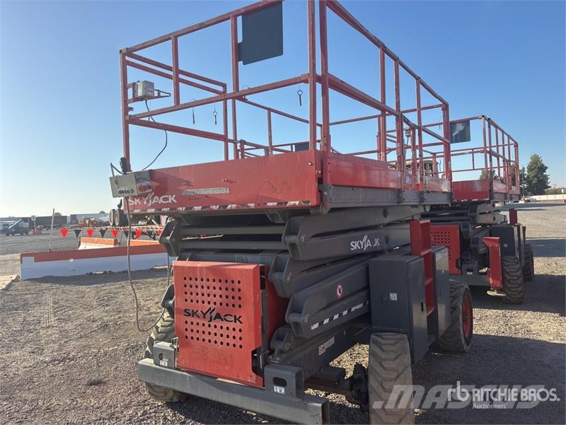 SkyJack 4x4 Dual Fuel Scissor Lift Šķerveida pacēlāji
