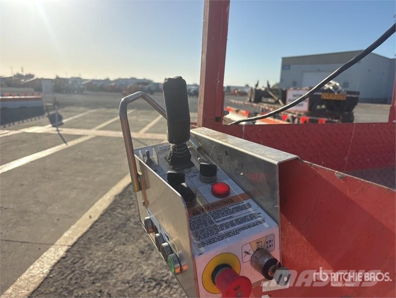 SkyJack 4x4 Dual Fuel Scissor Lift Šķerveida pacēlāji