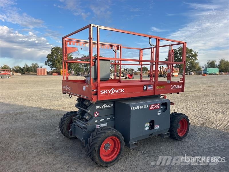 SkyJack 6826RT 4x4 Diesel Scissor Lift 剪叉式升降机