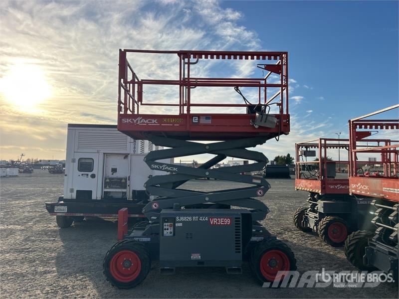SkyJack 6826RT 4x4 Diesel Scissor Lift 剪叉式升降机