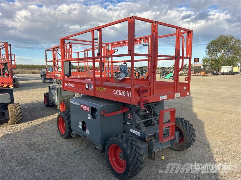 SkyJack 6826RT 4x4 Diesel Scissor Lift 剪叉式升降机